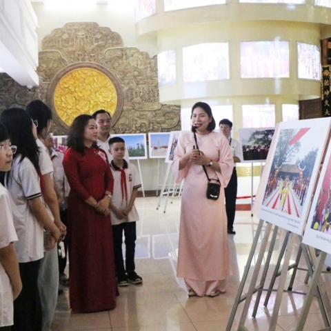 <a href="/kham-pha" title="Khám phá" rel="dofollow">Khám phá</a>