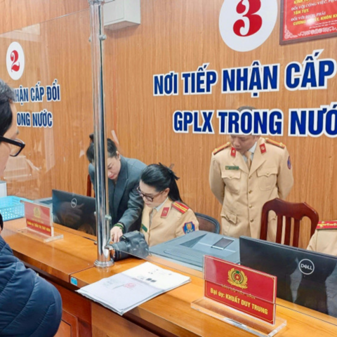 <a href="/tin-tong-hop" title="Tin tổng hợp" rel="dofollow">Tin tổng hợp</a>
