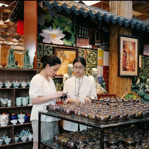 <a href="/kham-pha" title="Khám phá" rel="dofollow">Khám phá</a>