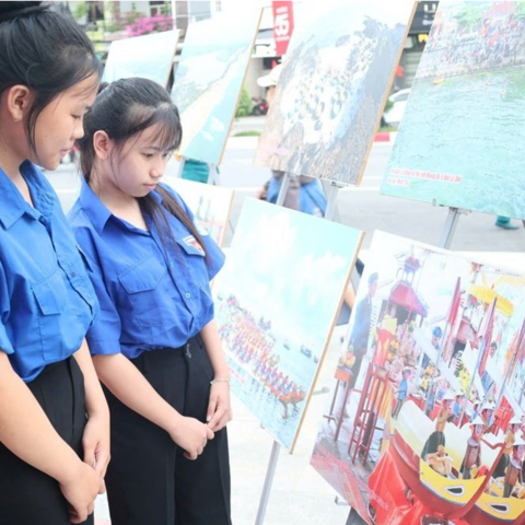<a href="/kham-pha" title="Khám phá" rel="dofollow">Khám phá</a>