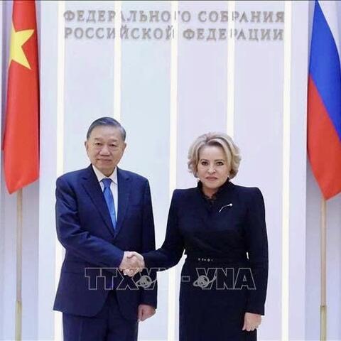 <a href="/tin-tong-hop" title="Tin tổng hợp" rel="dofollow">Tin tổng hợp</a>