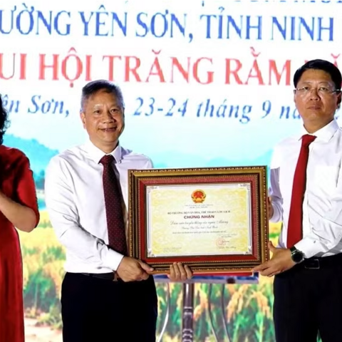 <a href="/kham-pha" title="Khám phá" rel="dofollow">Khám phá</a>