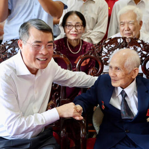 <a href="/tin-tong-hop" title="Tin tổng hợp" rel="dofollow">Tin tổng hợp</a>