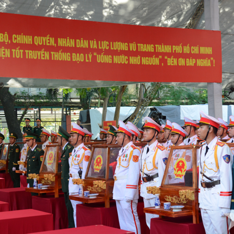<a href="/tin-tong-hop" title="Tin tổng hợp" rel="dofollow">Tin tổng hợp</a>