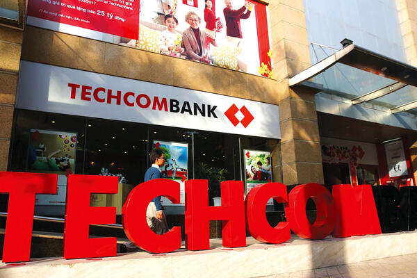 Techcombank cùng triệu trái tim đón mừng kỷ niệm 50 năm thống nhất đất nước