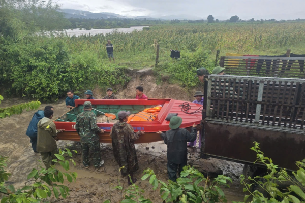 Quân đội tập trung ứng phó và kịp thời khắc phục hậu quả mưa lũ
