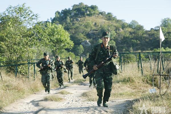 Trường Sĩ quan Lục quân 2 diễn tập chiến thuật đạt kết quả tốt