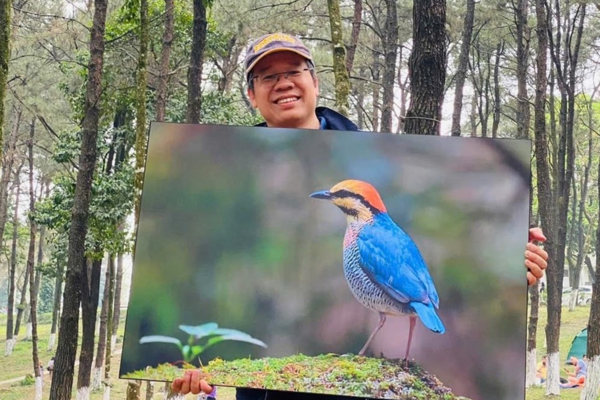 Cùng lữ khách Đỗ Doãn Hoàng đi tìm những “mảng màu rực rỡ biết bay”