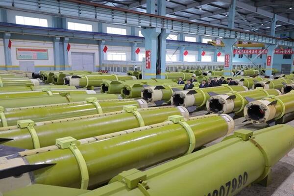 Triều Tiên tiếp tục mở rộng năng lực sản xuất tên lửa và đạn pháo