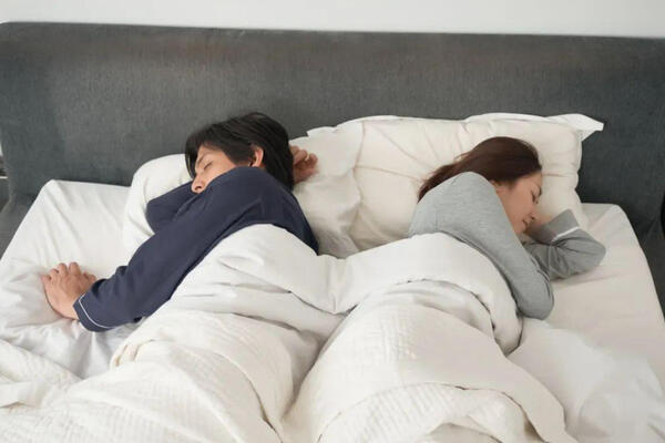 Vợ chồng ngủ riêng có tốt không?