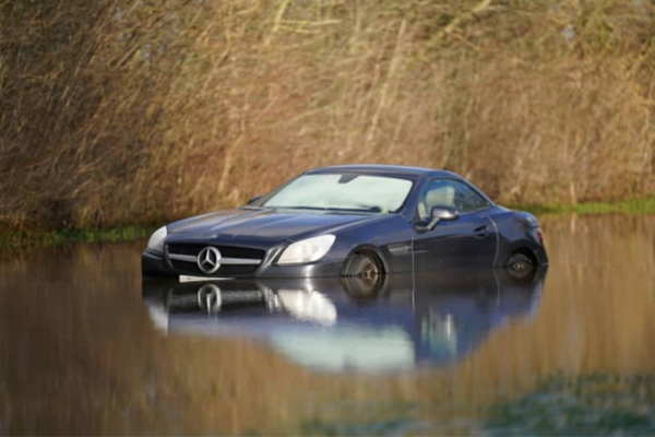 Xe bị ngập nước: những việc cần làm ngay để tránh hư hỏng nặng