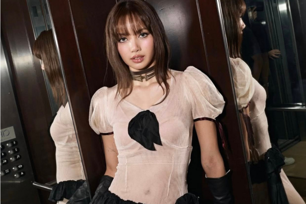 Lisa (BLACKPINK) diện trang phục xuyên thấu, tự tin tỏa sáng tại 'Quả cầu vàng'