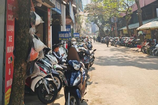 Chợ xe máy cũ ở Hà Nội ảm đạm