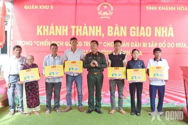 Niềm vui bên ngôi nhà tránh lũ