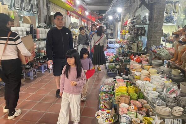 Làng gốm Bát Tràng tất bật vào mùa hàng Tết