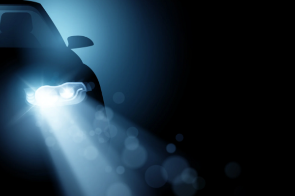 Đèn xe hơi từ vàng ấm sang trắng chói: cuộc cách mạng ánh sáng