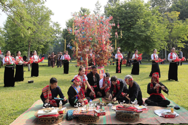 Linh thiêng cây nêu ngày Tết trong văn hóa dân gian người Việt