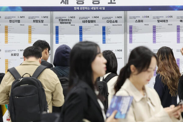 Hàn Quốc chưa thoát khỏi tuyển dụng dựa trên bằng cấp