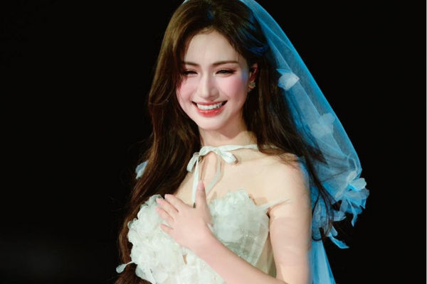 Hòa Minzy góp 400 triệu đồng xây cầu cho người dân Điện Biên