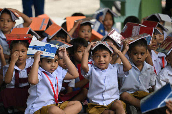 Học sinh Indonesia học chống biến đổi khí hậu