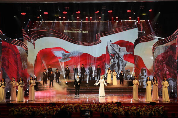 Chuỗi sáu ca khúc về đất nước của Nguyễn Thành Trung trong diễn ngôn dân tộc đương đại: Hệ mỹ học đất nước có cấu trúc