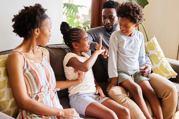 Cách giúp trẻ cân bằng thói quen sinh hoạt, đảm bảo sức khỏe trong ngày Tết