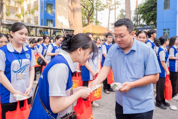 Tấm vé 0 đồng: Hành trình đoàn viên của sinh viên xa quê