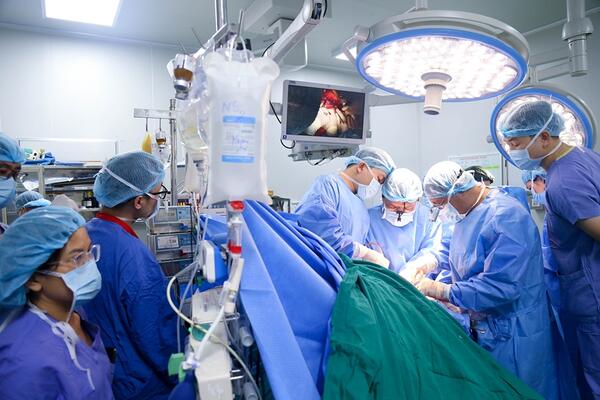 Tận tâm chăm sóc, bảo vệ sức khỏe nhân dân