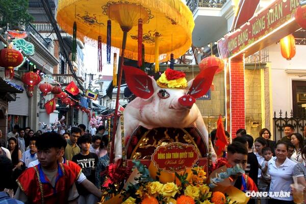 Độc đáo lễ hội rước ‘ông lợn’ làng La Phù