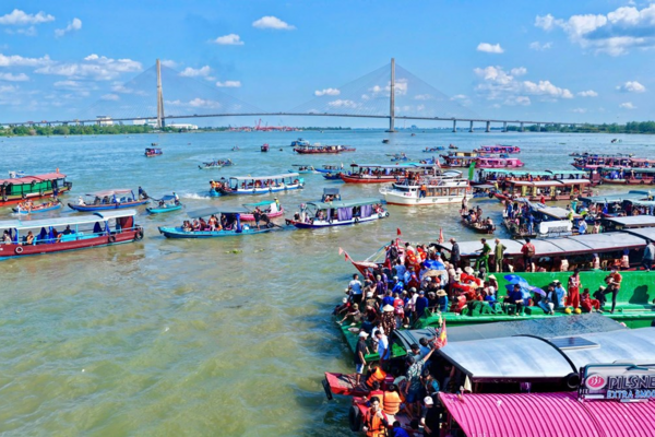 Cần Thơ: Hàng ngàn người dự Lễ hội Tống phong tại Miếu Bà Xóm Chài