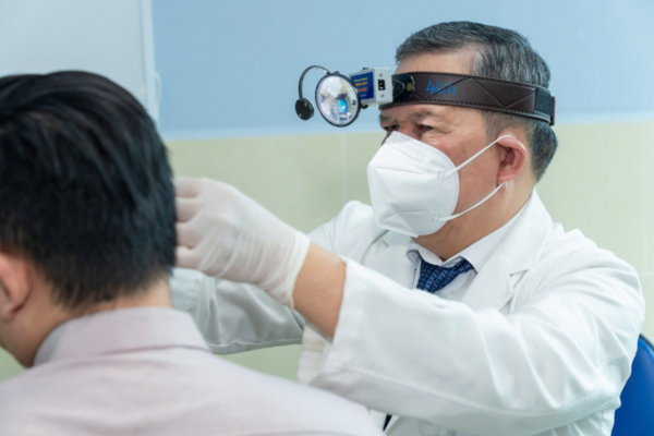 Bệnh điếc đang trẻ hóa: Mất 'thời gian vàng' là mất cơ hội nghe