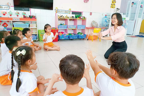 Nóng trong tuần: Bàn giao nhiệm vụ Bộ trưởng Bộ GD&ĐT; ban hành nhiều quy định giáo dục mới