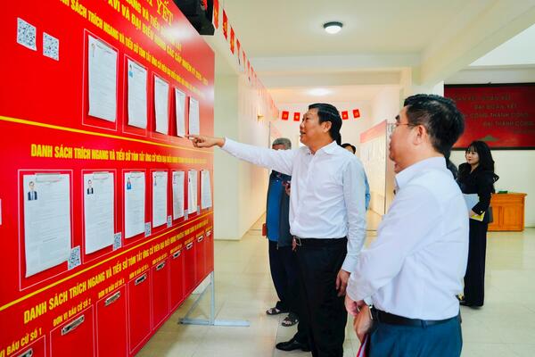 Cử tri Thanh Xuân gửi gắm niềm tin qua lá phiếu