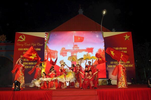 Định Công rộn ràng đêm nghệ thuật chào mừng thành công cuộc bầu cử
