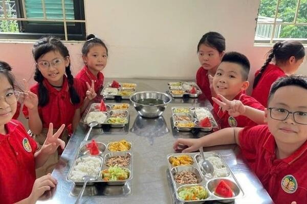 Giám sát bữa ăn bán trú