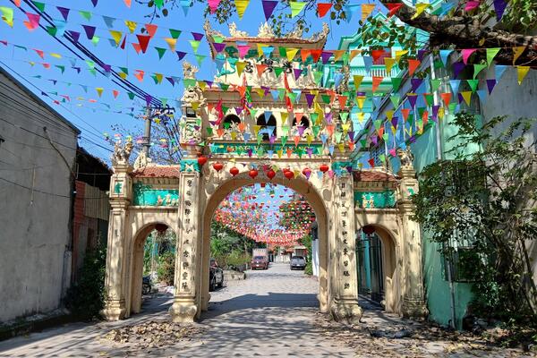 Làng nghề may Vĩnh Trung (xã Ngọc Hồi)