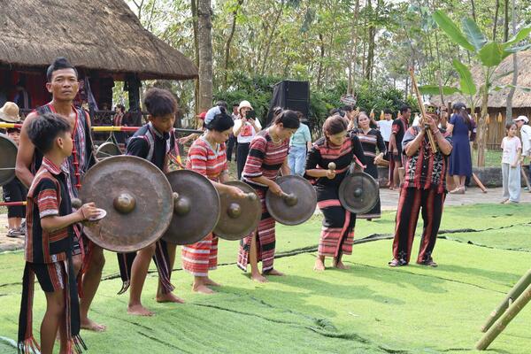 Lan tỏa sắc màu văn hóa dân tộc X'tiêng giữa lòng Thủ đô