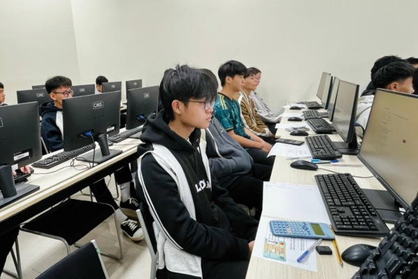 3 học sinh tại Hà Nội lọt top 10 kỳ thi đánh giá tư duy TSA