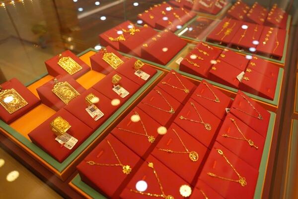 Giá vàng hôm nay (26-3): Tiếp tục tăng chóng mặt