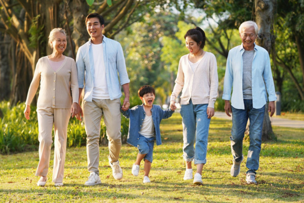 Mách nhỏ những hành động giúp thắt chặt tình cảm ông bà với con cháu