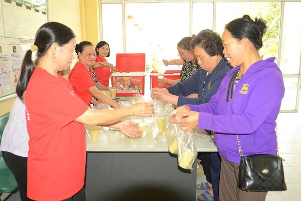 Lan tỏa yêu thương từ những nồi cháo nghĩa tình