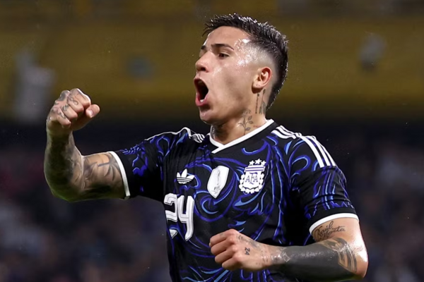 Phát ngôn của Enzo Fernandez khiến Chelsea ‘dậy sóng’