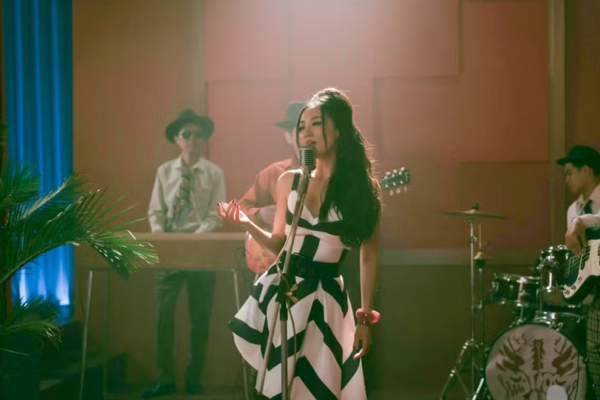 Văn Mai Hương tiếp tục lấn sân điện ảnh với diễn thú vị trong "Mesdames Thanh Sắc"