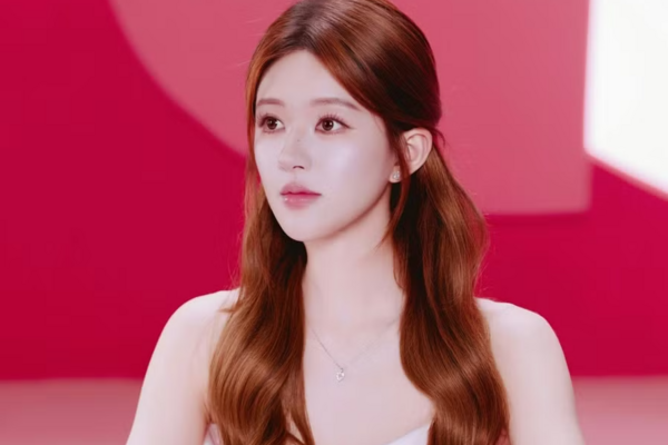 Triệu Lộ Tư lấn sân ca hát, vé concert gần 8 triệu đồng