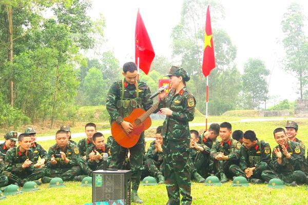 Tiếp sức bộ đội bằng những việc làm bình dị