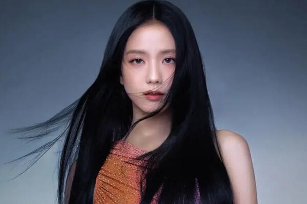 Jisoo (BLACKPINK) 'chơi lớn' tặng nhân viên túi xách hàng hiệu đắt đỏ