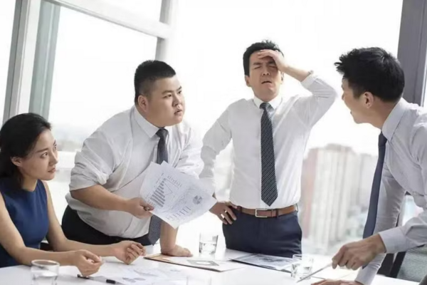 4 mẹo 'hạ nhiệt' mâu thuẫn công sở: Để nơi làm việc không phải là 'chiến trường'