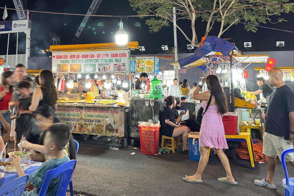 Siết chặt an toàn thực phẩm: Từ bếp ăn tập thể đến thức ăn đường phố