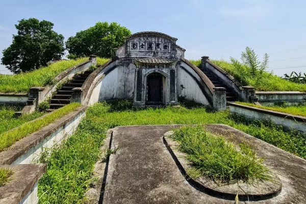 Vị đại khoa đầu tiên và cuối cùng được khắc tên trên bia đá Văn miếu Huế