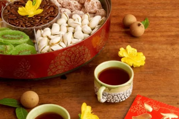 Ba tôi thưởng trà